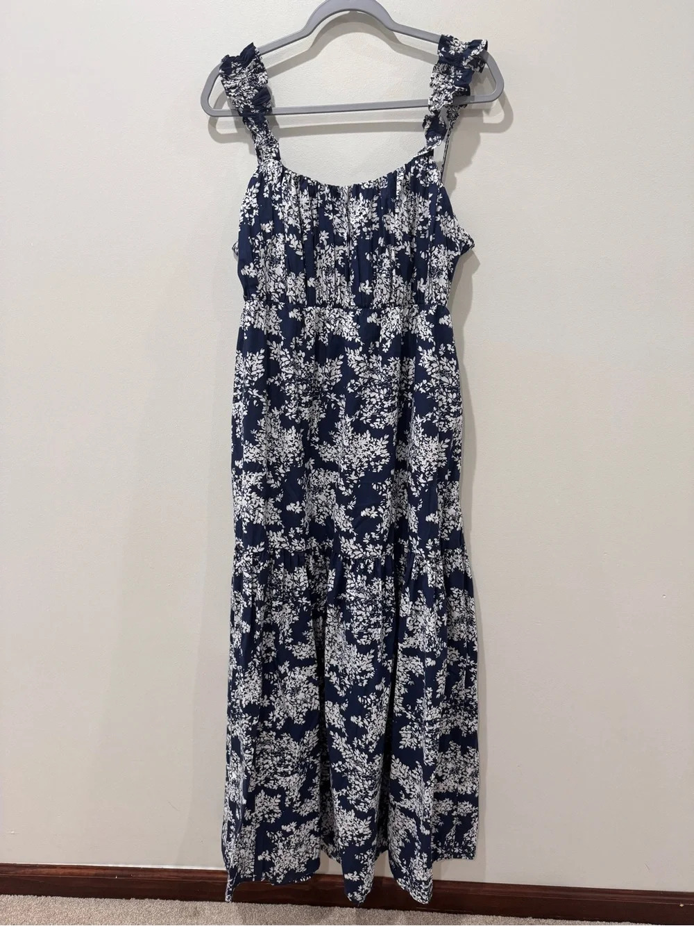 Abercrombie and Fitch Sz L Floral Cottage Navy White Maxi Dress